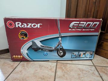Monopattino Elettrico Razor E300 - Nuovo Sigillato