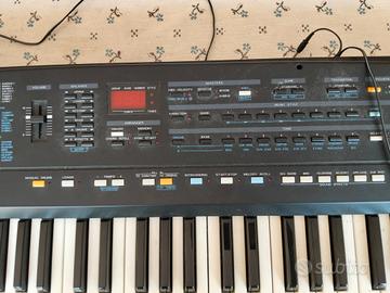 tastiera Roland E 15