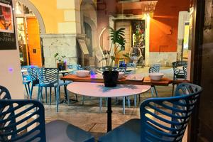 Cedesi attivita' lounge bar nel cuore di cava