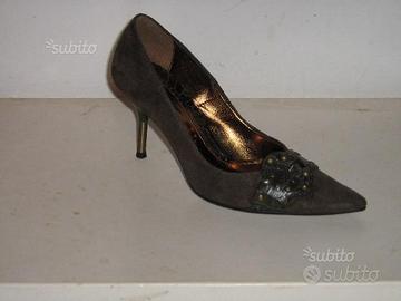 Scarpe decolltè verdone scamosciate con cinturino