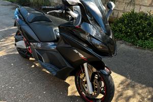 Scooterone Aprilia SRV 850.