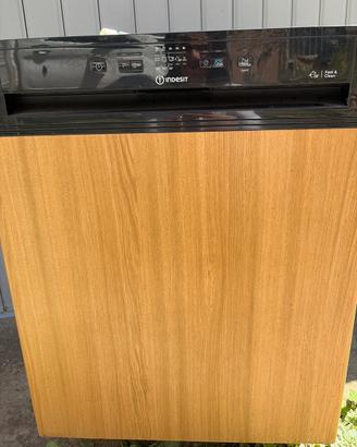 Lavastoviglie indesit