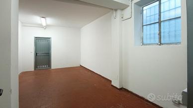 Magazzino con annesso garage