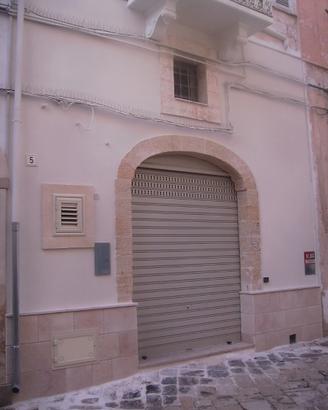 Locale multiuso in palazzetto storico