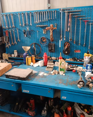 Attrezzature per officina meccanica