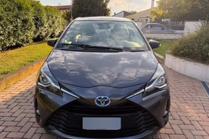 TOYOTA YARIS HYBRID 1.5 - Cambio Automatico