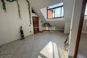 MANSARDA IN PARCO PRIVATO CON BOX AUTO