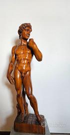 Statua in legno raffigurante David di Michelangelo
