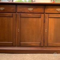 credenze e vetrina in arte povera