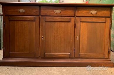 credenze e vetrina in arte povera