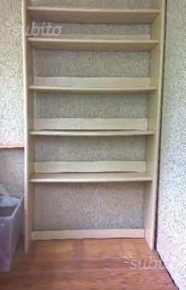 Libreria in legno per ufficio o camera bambini