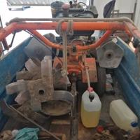 Moto zappa con attrezzatura varia e carrello