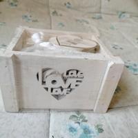 Cestino in legno con lavette