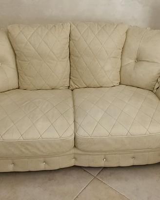 2 divani in pelle tipo Chesterfield 