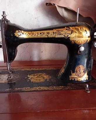 Macchina da cucire Singer con mobile