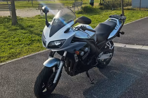 Yamaha FZS 600 Fazer