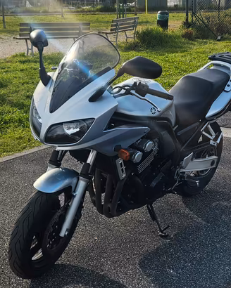 Yamaha FZS 600 Fazer