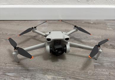 DJI Mini 3 NUOVO 0 ore / 0 km  Solo drone NO RC
