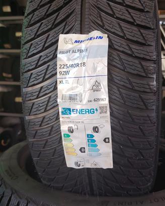 8 pneumatici Michelin Pilot Alpin 5 225/40R18 92W 