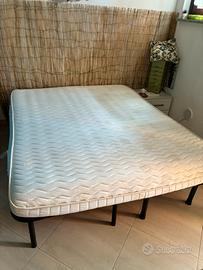 Materasso 160x200 + due reti a doghe.