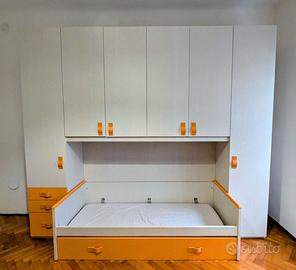 Armadio a ponte con possibile aggiunta letto