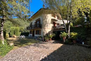 Intera Villetta 3 appartamenti separati