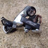 Cambio velocità e deragliatore Shimano.