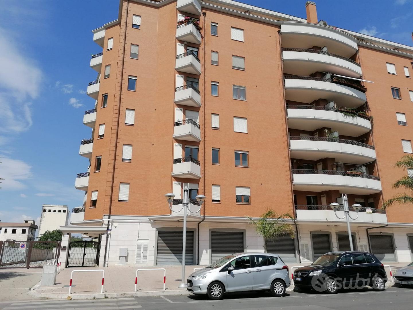 Appartamento 7,5 vani e 2 box, via gramsci 107