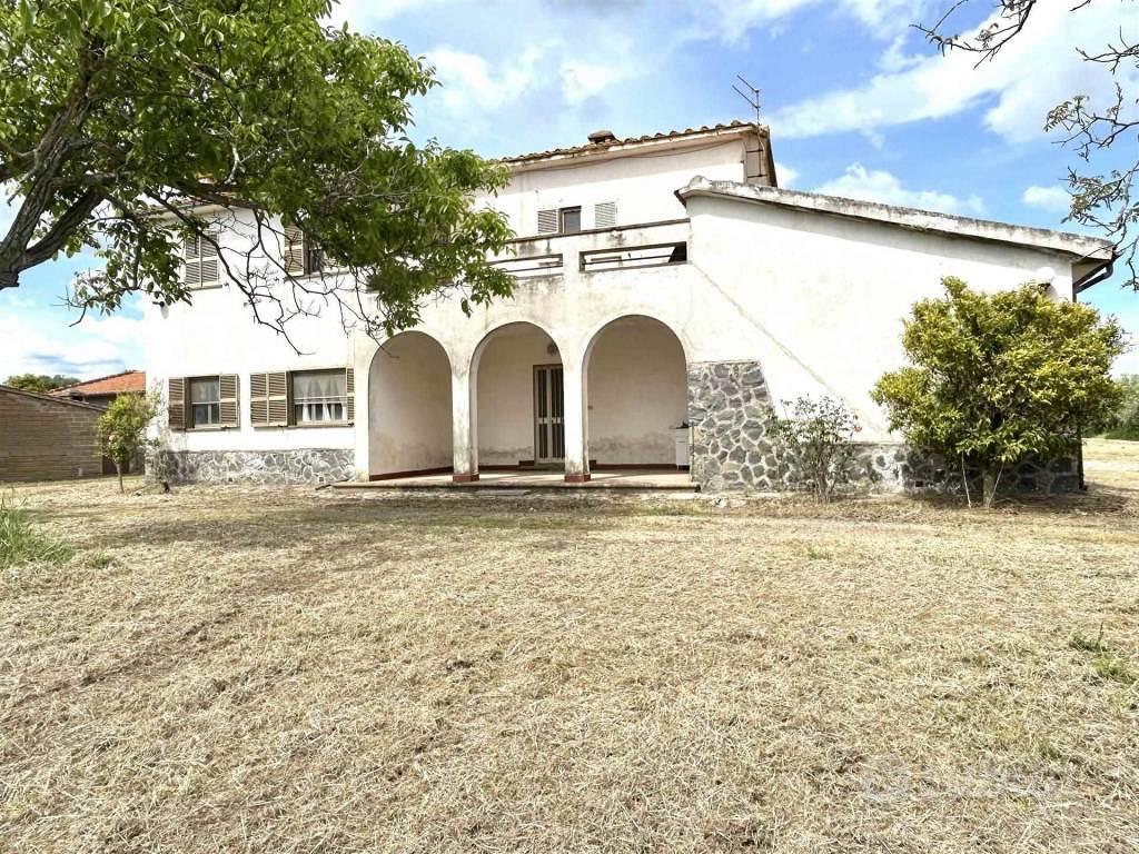 Rustico / Casale di 530 m² con più di 5 locali a T - Vista 2