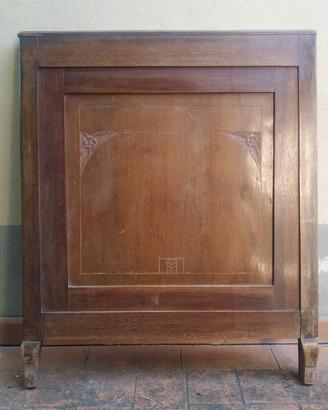 Pediera intagliata a mano per letto