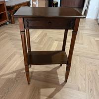 Piccola consolle in arte povera