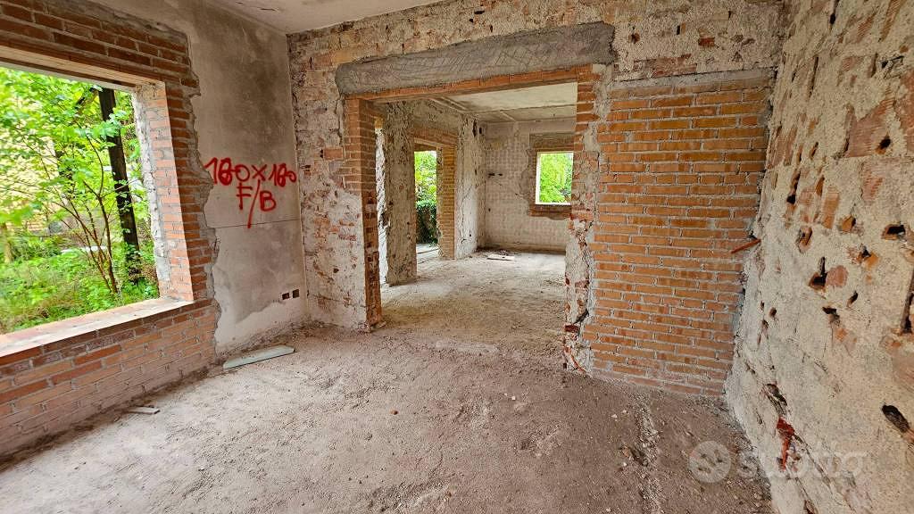 Villa di 358 m² con più di 5 locali e box auto dop