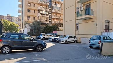 Trivani con posto auto viale strasburgo