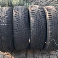 Gomme usate invernale 215 65 R17 Blizzak LM001