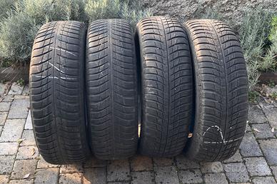 Gomme usate invernale 215 65 R17 Blizzak LM001