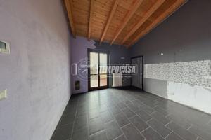 BILOCALE CON TERRAZZO E BOX