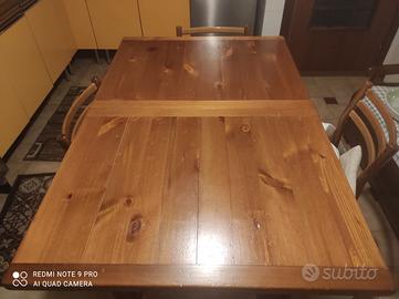 Tavolo in legno massello