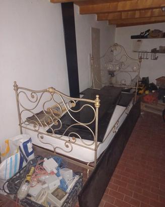 Letto vintage in ferro battuto con materasso 