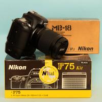 Nikon F75 kit, fotocamera analogica completa