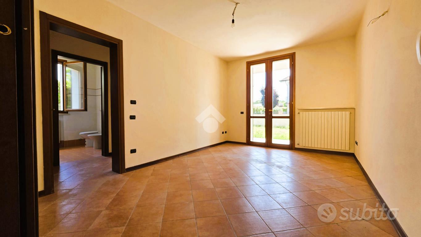 3 LOCALI A CURTATONE - Vista 2