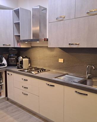 Cucina completa con forno Bosch, 300 x 140 cm