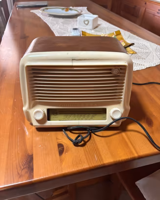 radio d'epoca "Radioletta" modello 1545