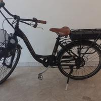 BICI ELETTRICA DA DONNA POCO USATA