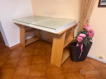 Scrivania stile Ikea in legno
