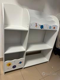 Scaffale giochi e libreria Montessori