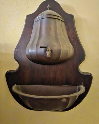 antica acquasantiera in rame e legno Cm 65