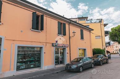NEGOZIO A FORLÌ