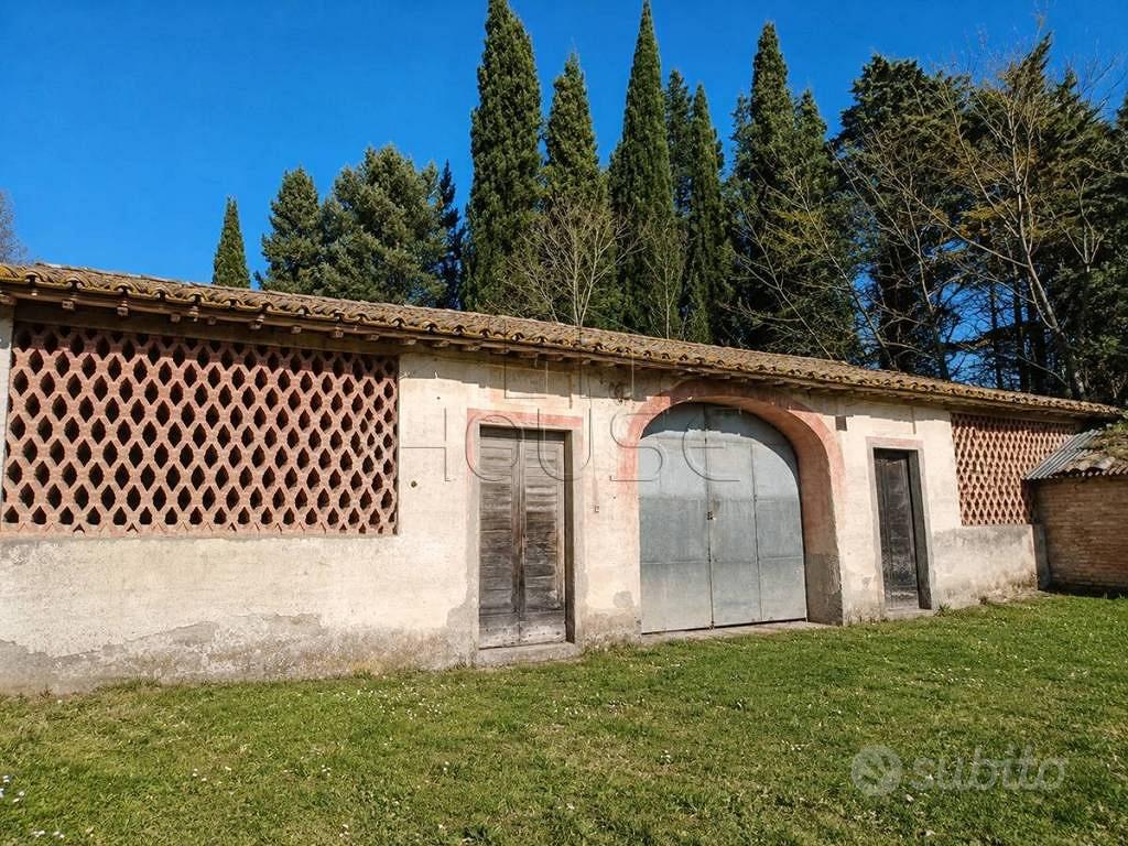 Rustico / Casale di 200 m² con più di 5 locali a C - Vista 3