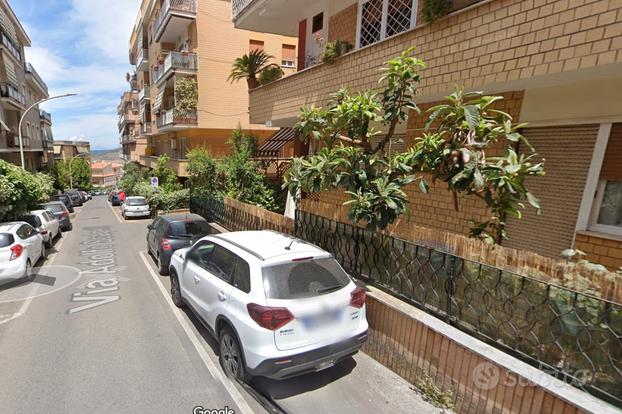 VILLETTA in zona EUR con GIARDINO PRIVATO