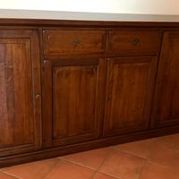 Mobile in Legno Massello Tenuto Divinamente